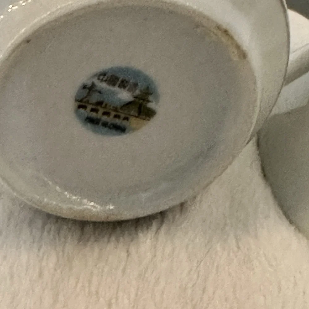 Vintage Made in China Pagoda Mark Roses Coffee Tea CUP & SAUCER‎